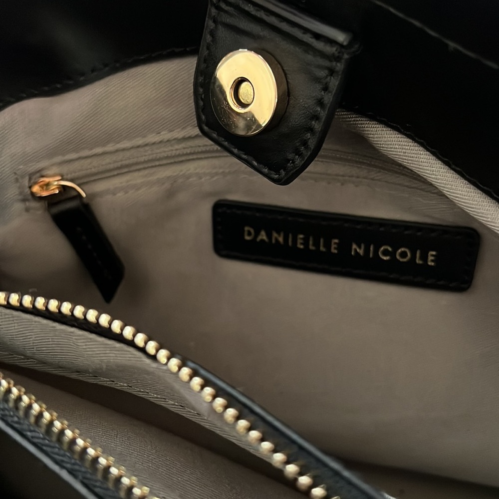 Danielle Nicole Shoulder Bag. - image 8